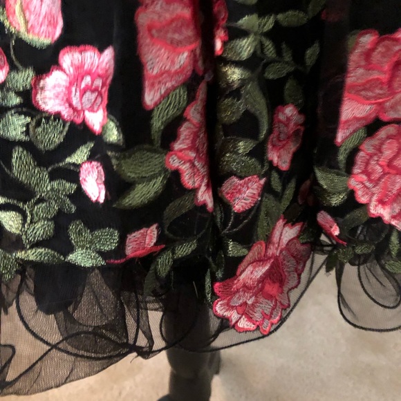 HOST PICK Beautiful Lord and Taylor dress. - Picture 5 of 7